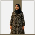 Black and ivory abstract squiggle-print abaya dress by Zeenaya